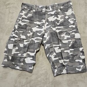 Levis Gray Camo Cargo Shorts Mens Size 32 Bermuda Style Utility Shorts Camoflage